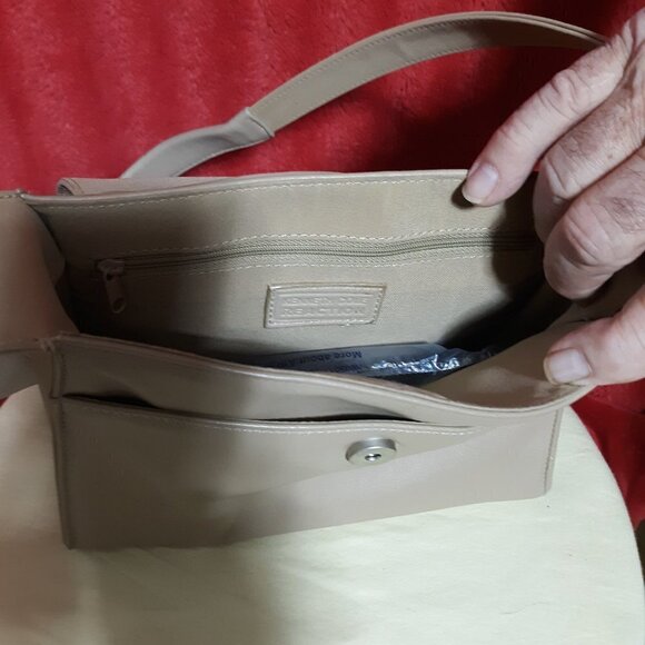 Reaction Kenneth Cole Bag - Picture 4 of 5